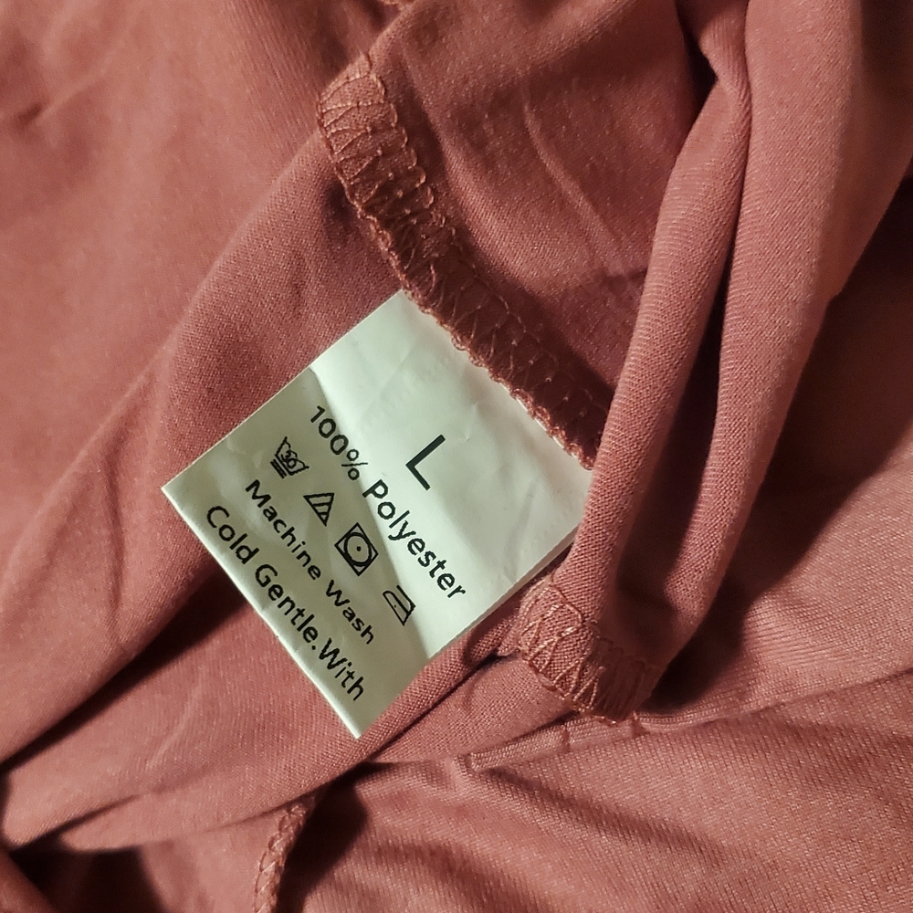 Asymmetrical Ruffle-Hem T-Shirt. Rouge. L. - Picture 9 of 10